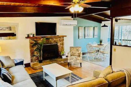 אוקהורסט Blue Door Cottage 12 Miles To Yosemite Bbq מראה חיצוני תמונה