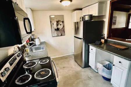 אוקהורסט Blue Door Cottage 12 Miles To Yosemite Bbq מראה חיצוני תמונה