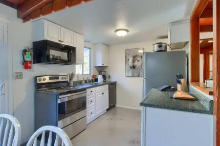 אוקהורסט Blue Door Cottage 12 Miles To Yosemite Bbq מראה חיצוני תמונה