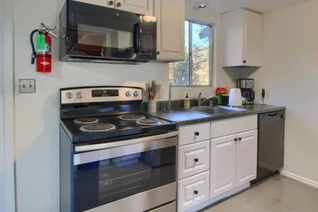 אוקהורסט Blue Door Cottage 12 Miles To Yosemite Bbq מראה חיצוני תמונה