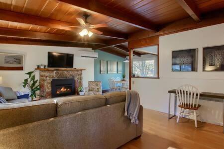 אוקהורסט Blue Door Cottage 12 Miles To Yosemite Bbq מראה חיצוני תמונה