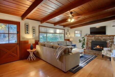 אוקהורסט Blue Door Cottage 12 Miles To Yosemite Bbq מראה חיצוני תמונה